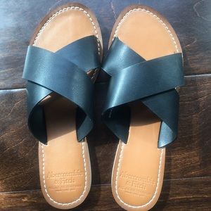 Abercrombie & Fitch Criss Cross Slides